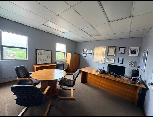 700M² OFFICE FOR SALE IN FOURWAYS